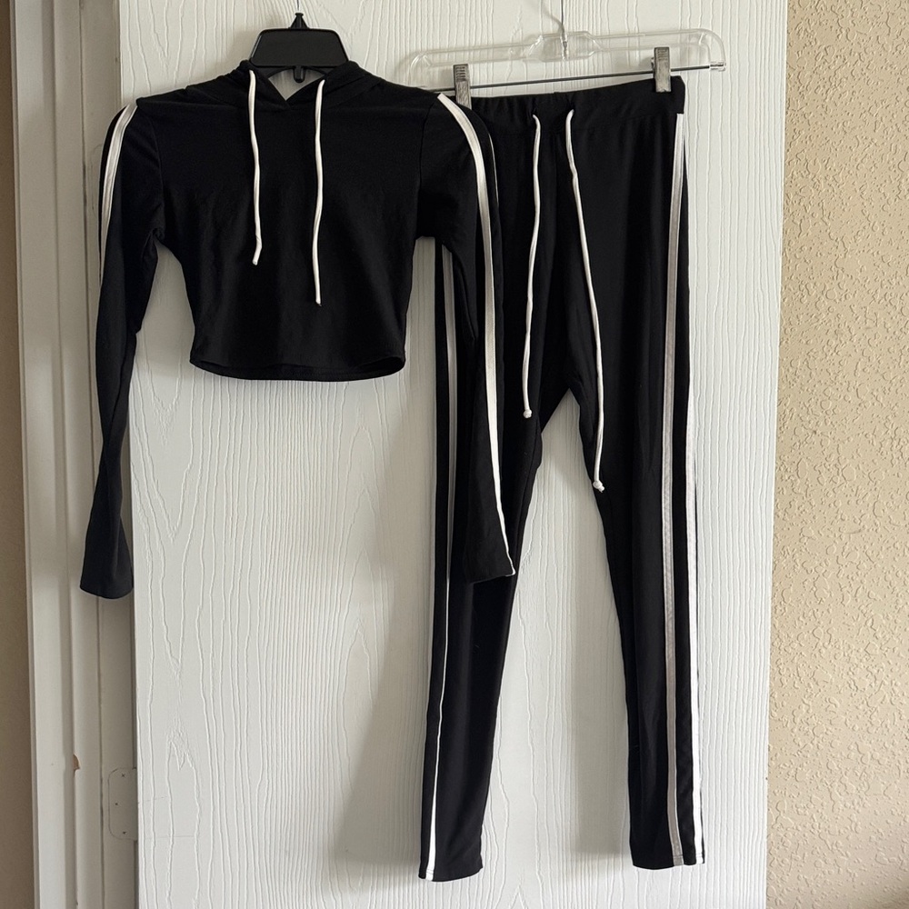 Fashion Nova | Black and White Women's Tracksuit Set | XS - Like New